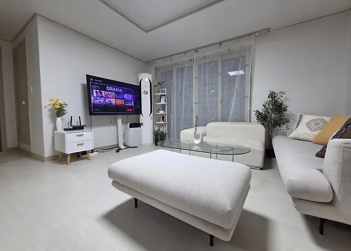 3룸 신규 넓은숙소 2,5호선 까치산역 김포공항 여의도 마곡 홍대 고척돔 종로 Villa *